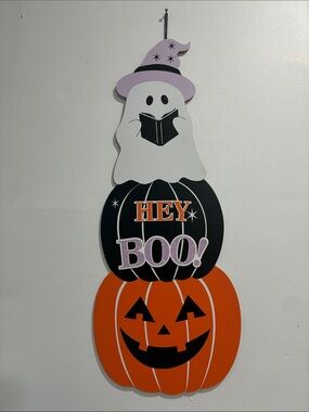NWT- 34”- HEY BOO- Ghost & Jack-o-lantern Pumpkin Stack Wooden Halloween Sign